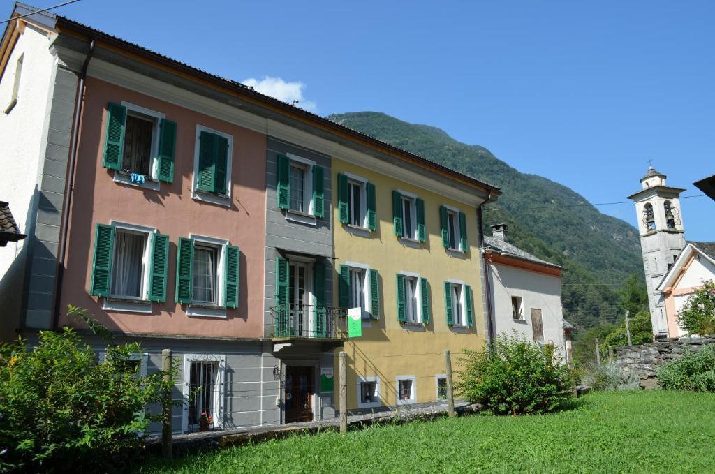 Hotel Garni Maggia Giumaglio 外观 照片